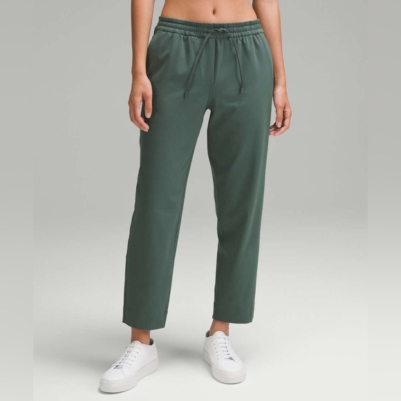 Lululemon Tapered-Leg Mid-Rise Crop 25" *Luxtreme
Dark Forest Size Large - Picture 1 of 9